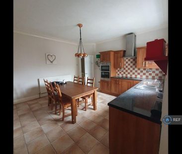 3 bedroom flat to rent - Photo 1