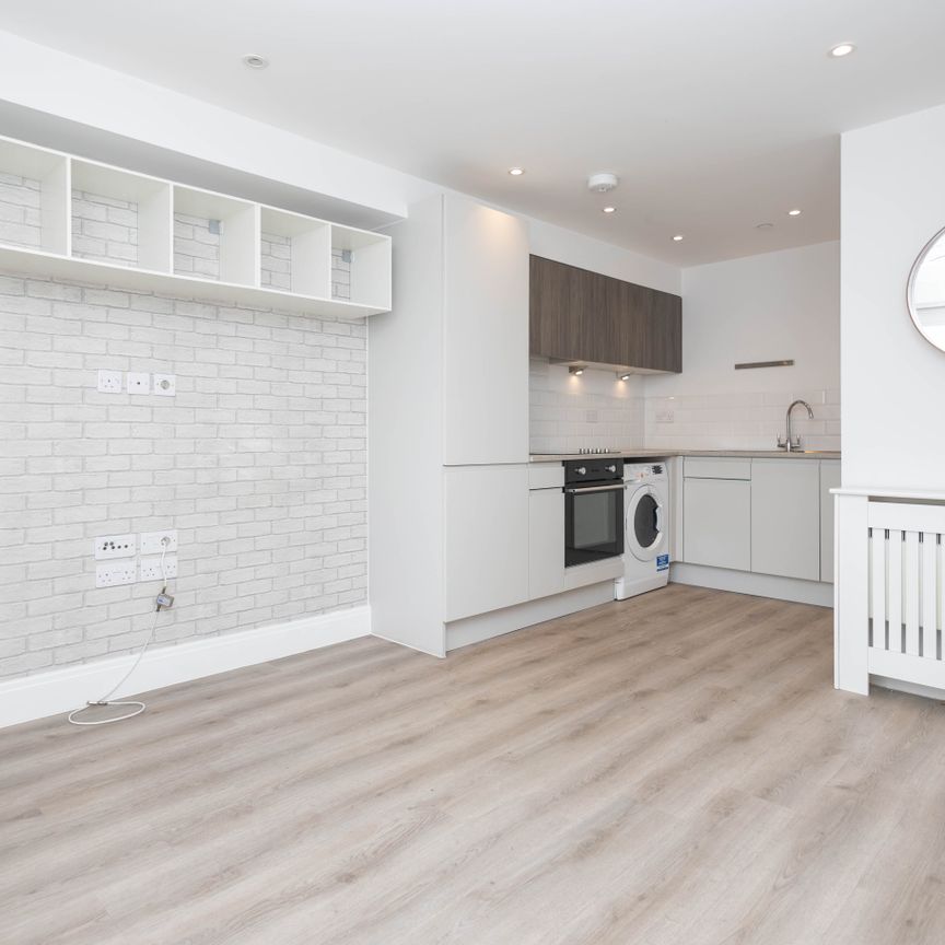 1 bed flat to rent in Albert Road, Bournemouth, BH1 - Photo 1