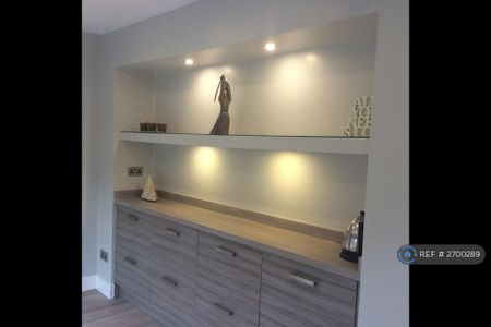 3 bedroom semi-detached house to rent - Photo 3