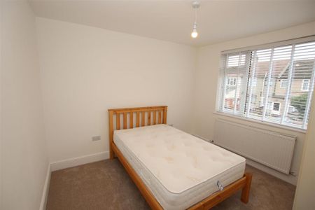 1 bedroom in a house share to rent - Photo 3