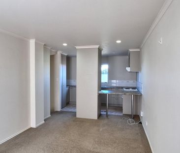 Three-Bedroom Townhouse in a Secure Gated Complex - Photo 2