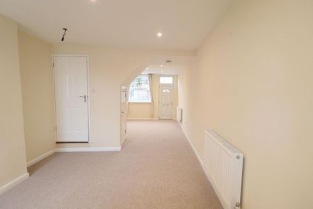 2 bedroom terraced house to rent - Photo 3