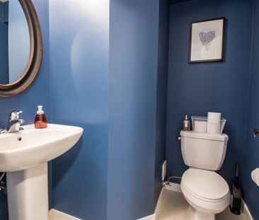 Beautiful Townhouse In Surrey - Photo 6