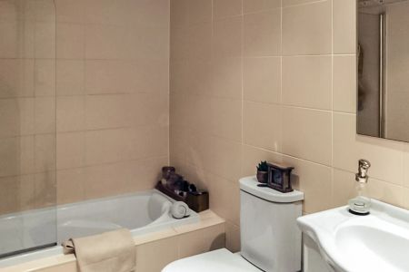 Charming One Bedroom Apartment in Heart of Willoughby - Photo 5