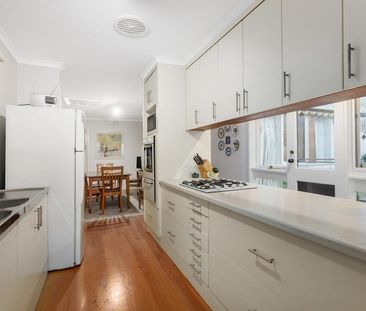 A FANTASTIC FAMILY HOME IN A GREAT LOCATION! - Photo 6