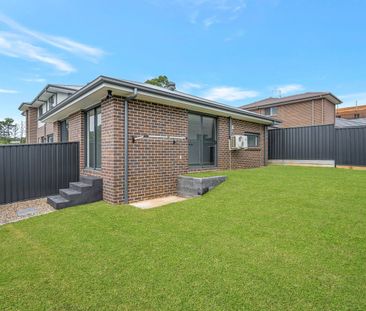 Private Street-Facing Position in Austral! - Photo 6