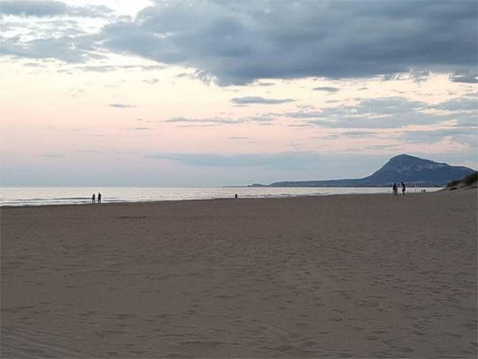 Piso de alquiler en Carrer Rembrandt, 3, Oliva Nova - Photo 1