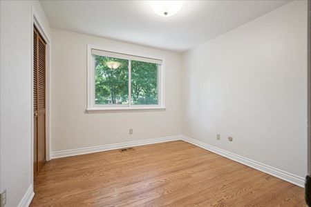 For Lease - 180 Tracina Drive, Oakville, Ontario - Photo 2