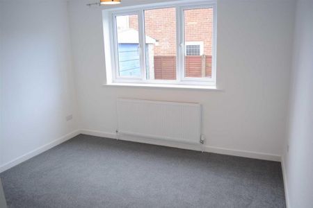 3 bedroom detached bungalow to rent - Photo 4