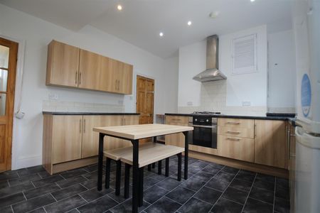 Newport Mount, Burley, Leeds, LS6 3DB - Photo 5