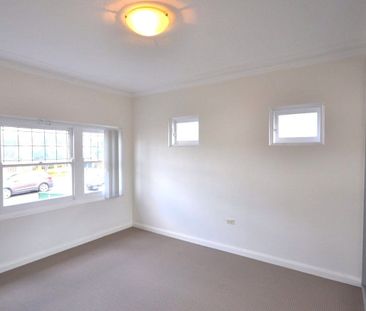 SPACIOUS FAMILY HOME - Photo 6