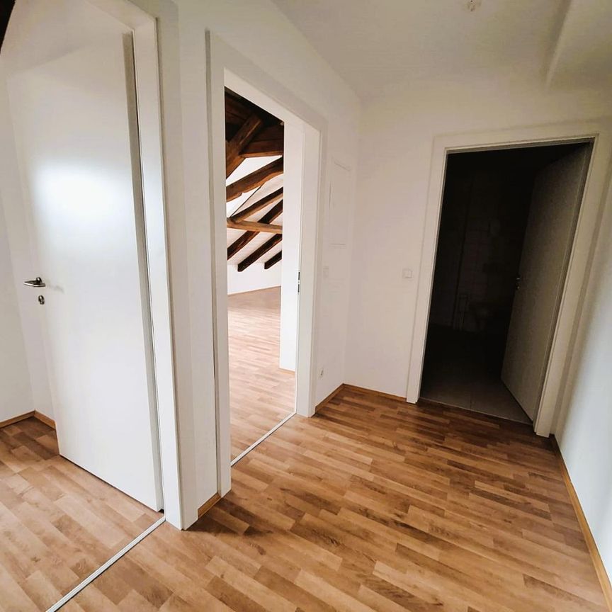 1 MONAT MIETFREI !! Schöne, neuwertige Mansarden-Dachgeschoss-Wohnung mit 2,5 Zimmern in Liebenau Top 11 - Foto 1