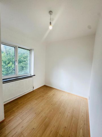 4 bedroom end of terrace house to rent - Photo 2