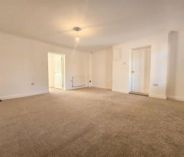 4 bedroom detached house to rent - Photo 3