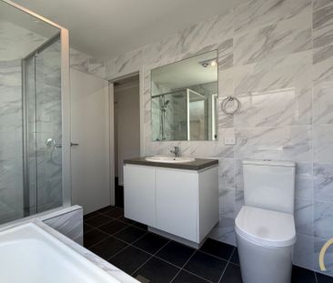 Brand New 4 Bedroom Home&comma; Located in Austral&excl; - Photo 5