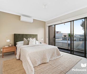 Modern two-storey home in a central Caroline Springs location - Photo 4