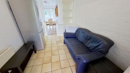 5 bedroom semi-detached house to rent - Photo 3