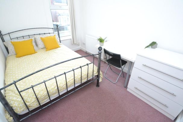 6 bedroom semi-detached house to rent - Photo 1