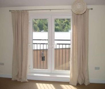 Rotary Close, Dewsbury, WF13 - Photo 4