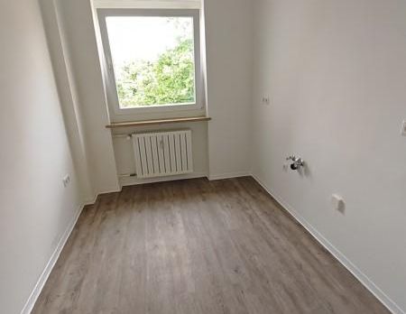 Ideal für die kleine Familie! - Frisch renovierte 3-Zi.-Whg. mit Balkon - Photo 1