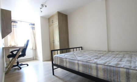 8 bedroom semi-detached house to rent - Photo 2