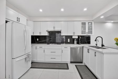 For Lease - 271 Pressed Brick Drive, Brampton, Ontario - Photo 4