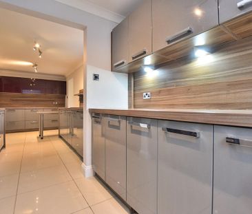 5 bedroom bungalow to rent - Photo 2