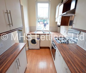 1 Bedroom Mid Terraced House for rent in Woodside Avenue - Photo 2