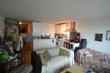 1 Bed Flat, Marco Island, NG1 - Photo 3