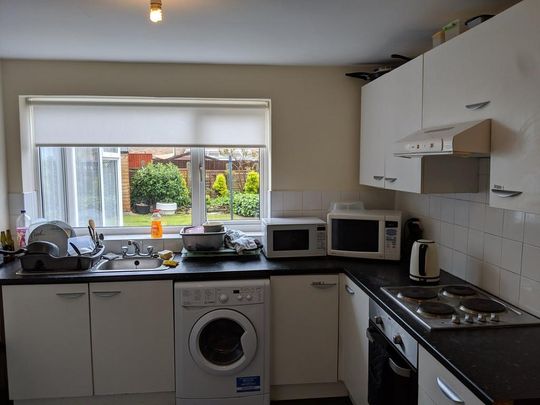 1 bedroom in a house share to rent - Photo 1