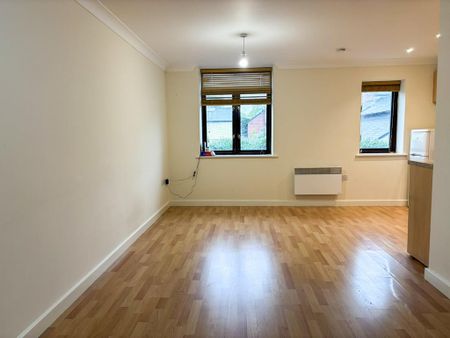 Studio to rent - Photo 2