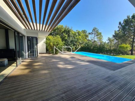 4 bedroom luxury House for rent in Almada, Portugal - Photo 2