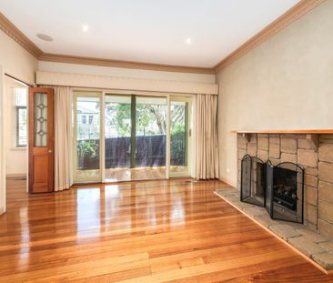 Elegant Family Living in a Prime Blackburn Location - Photo 1