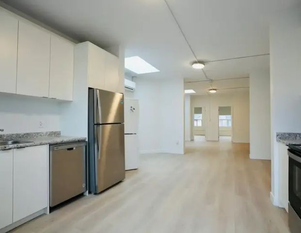 922 & 926 Queen Street East | 926 Queen Street East, Toronto - Photo 1