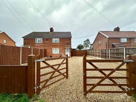 3 bedroom semi-detached to rent Grange Road, Dereham, NR19 - Photo 3