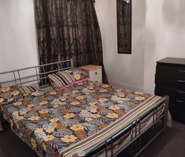 Room in a Shared House, Falcon St, E13 - Photo 1