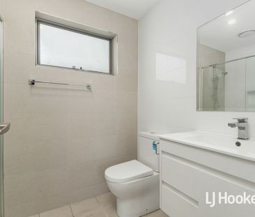 Beautiful 3 Bedroom Home - Great Location! - Photo 3