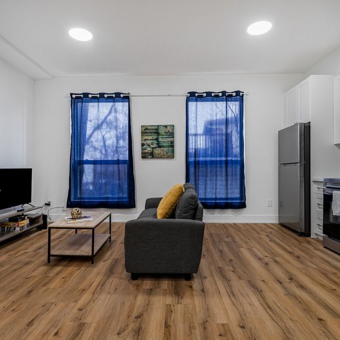 For Lease - 610 King Street Unit# 10, Hamilton, Ontario - Photo 1