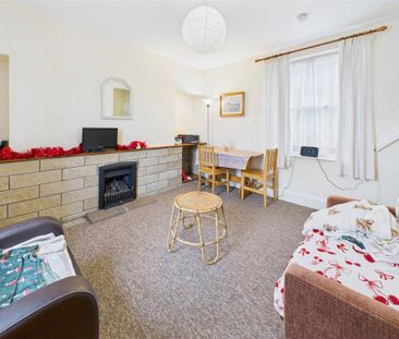 2 bedroom terraced house to rent - Photo 2