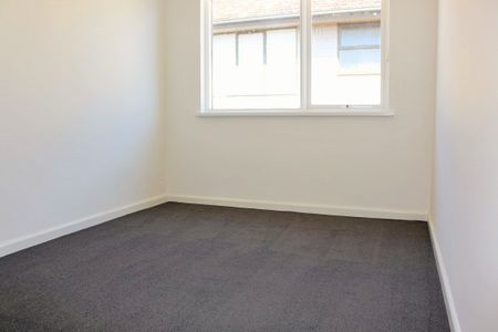 Light filled, two bedroom apartment in the heart of Prahran - Photo 4