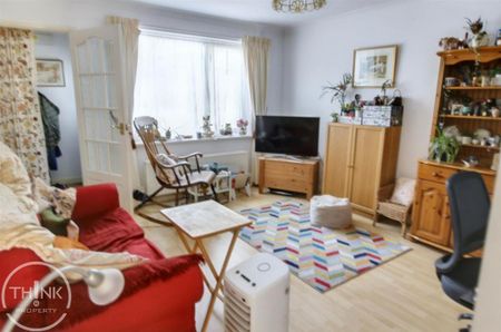 2 bedroom semi-detached house to rent - Photo 5