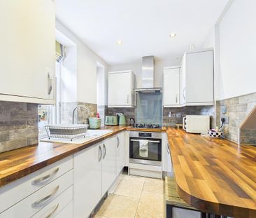 2 bedroom terraced house to rent - Photo 2