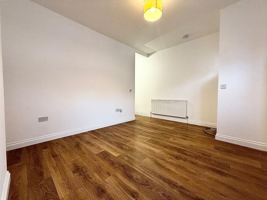 2 Bed Terraced House, Bath Road, E7 - Photo 1