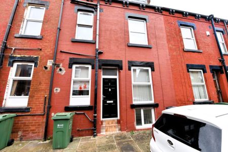 3 bedroom House in Elizabeth Street, Leeds - Photo 3