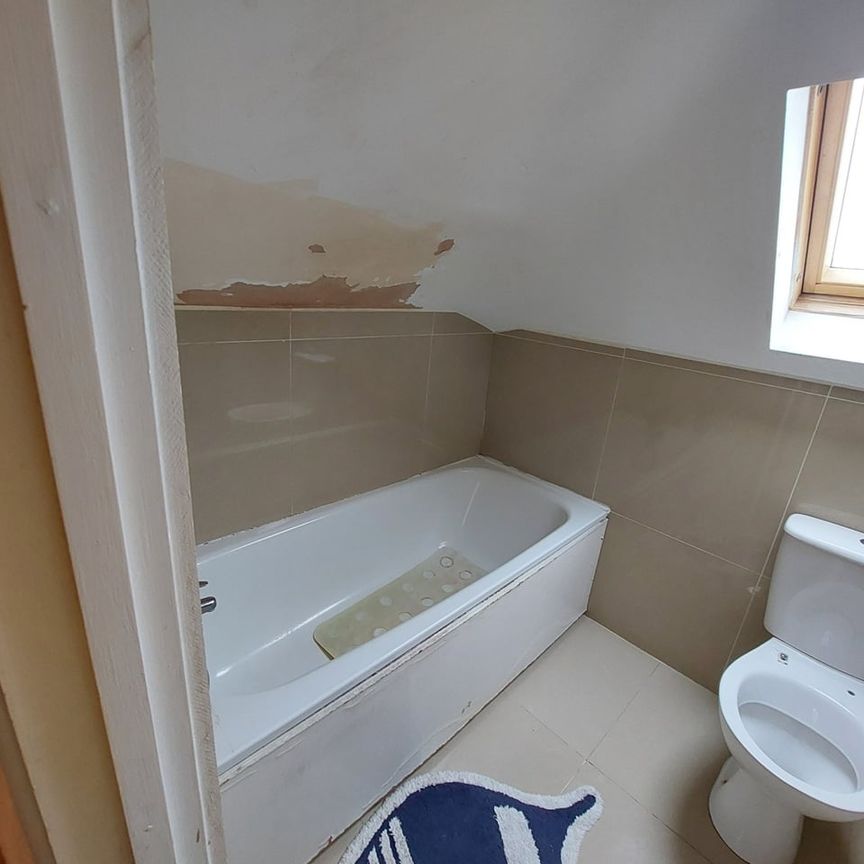 2 Bed Flat, Bedford Road, IG1 - Photo 1