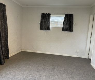 Great Street, Close To Beach in Papamoa - Papamoa - Photo 2