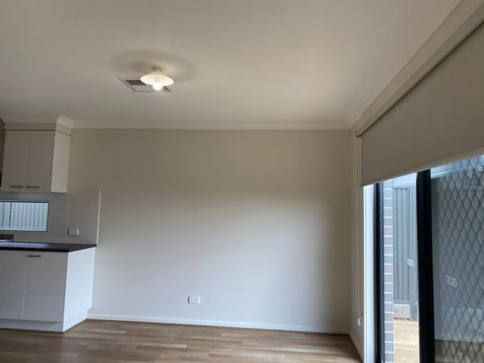 Modern 3 Bedroom Home in Fantastic Location - Photo 1