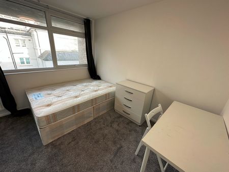 Room in a Shared House, Roxeth Hill, HA2 - Photo 5