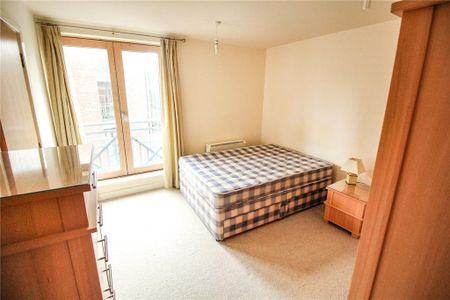3 bedroom flat to rent - Photo 2