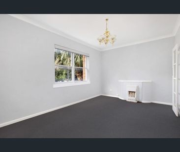 Spacious Apartment Moments from Kirribilli Village - Photo 1